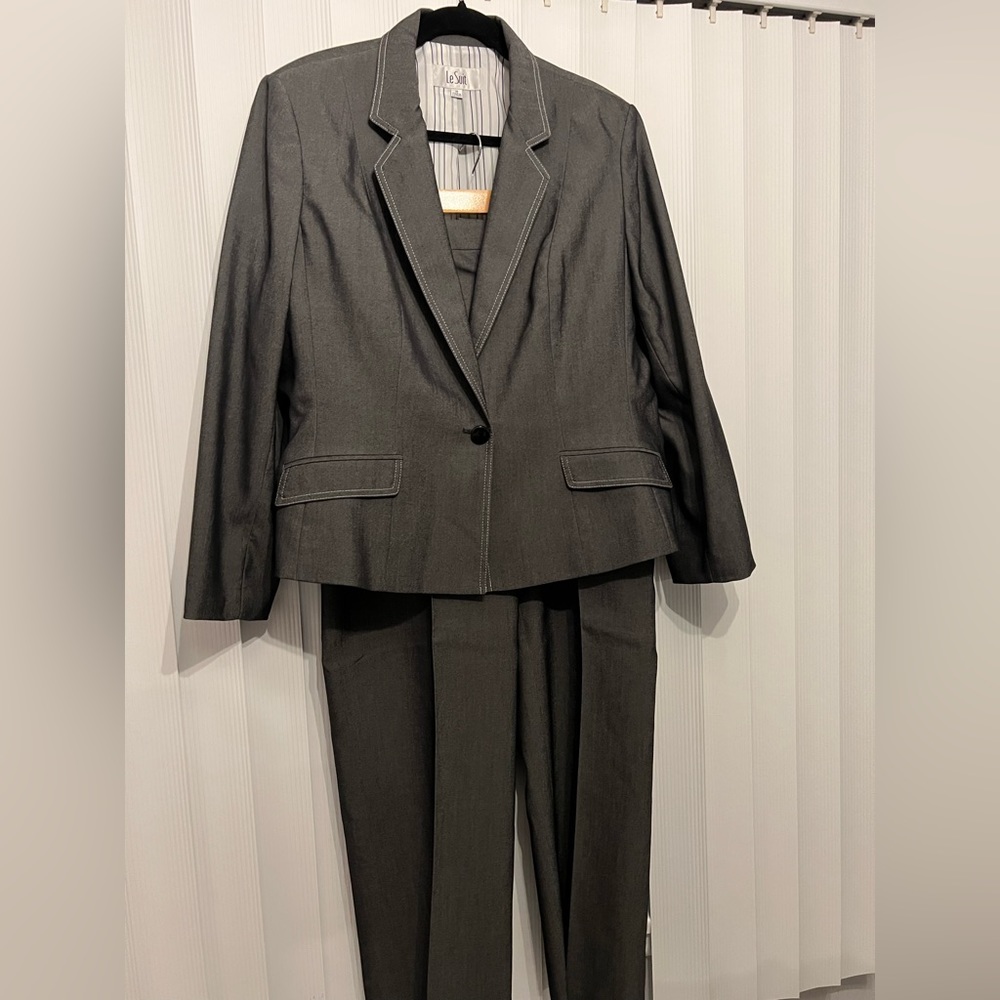 Le Suit gray denim look